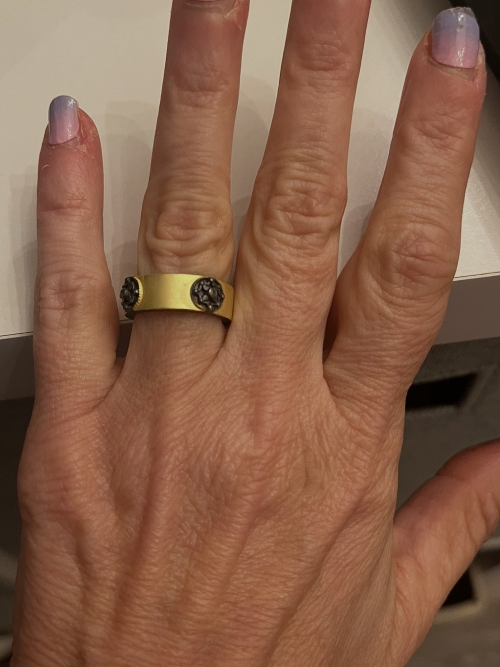 Freida Rothman size 6 Gold-Tone Women's Band Ring with Black Accents